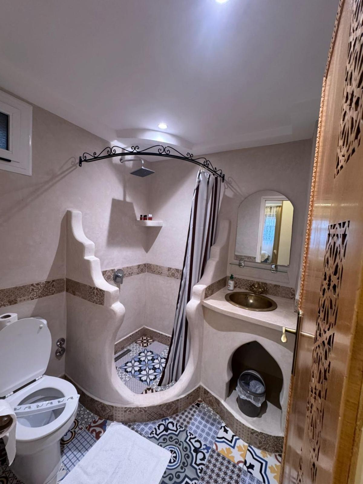 Hotel Tarek Szafszawan Zewnętrze zdjęcie
